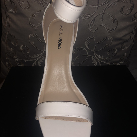 White Heels Size 10 - Picture 2 of 3